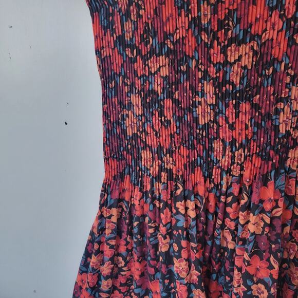 Pleione Sleeveless Blouse Pleated Floral Print Tie in Back Size Medium - Picture 2 of 10